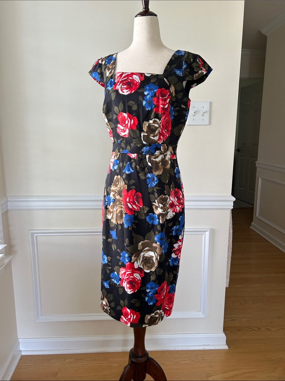 New Without a Tag Black Floral Cap-Sleeve Sheath Dress - Red, Blue & Brown Flora
